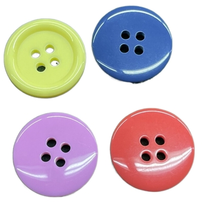 Marquez la résine à la craie en plastique boutonne 4 la couleur d'ODM du trou 28L pour des accessoires de vêtement