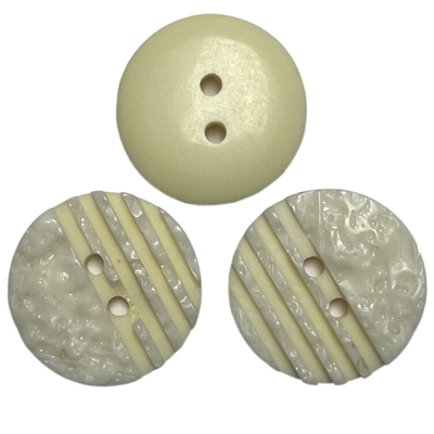 Couleur d'imitation de jaune du trou 28L de Shell Button With Irregular Face deux de polyester