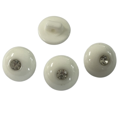 Les boutons de résine en plastique de Diamond On Face 18L de Faux s'appliquent en rond pour la chemise de couture