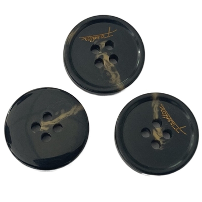 boutons de manteau 32L en plastique peignant la couleur sur Logo Use For Coat Sweater