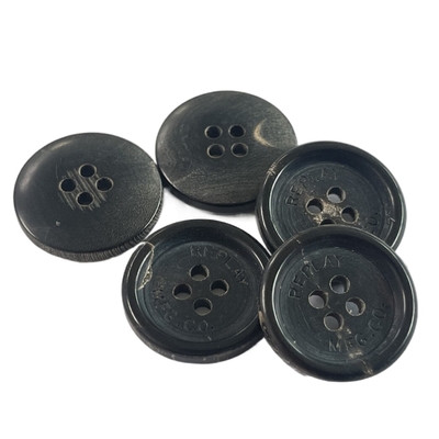 Trou noir naturel accessoire de la couleur quatre de boutons de klaxon de vêtement vrai dans 30L
