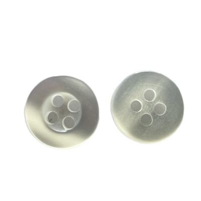 Boutons de chemise en plastique de couleur blanche avec l'utilisation de Rim Pearl Effect In 18L sur la chemise