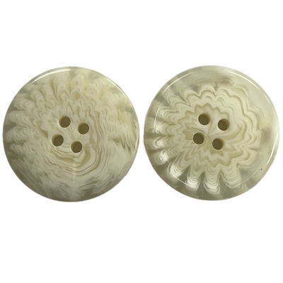 Outre du klaxon blanc de couleur les boutons de manteau en plastique avec l'utilisation de trou de la jante 55L 4 sur le manteau des femmes Outwear