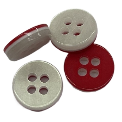 Les trois couches en plastique 4 boutons de chemise de trou doublent le trou de l'appartement quatre dans 16L pour les accessoires et la chemise de vêtement