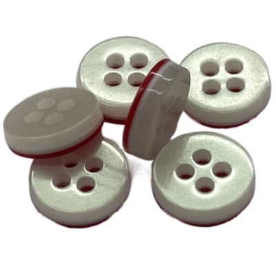 Les trois couches en plastique 4 boutons de chemise de trou doublent le trou de l'appartement quatre dans 16L pour les accessoires et la chemise de vêtement