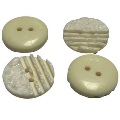 Couleur d'imitation de jaune du trou 28L de Shell Button With Irregular Face deux de polyester