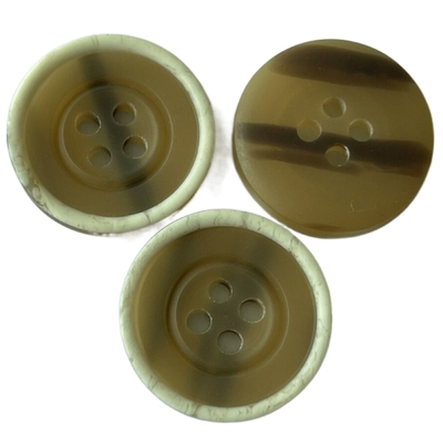 Boutons de manteau en plastique avec le trou blanc du dos 34L 4 de Rim Imitation Horn Desgin On pour le manteau