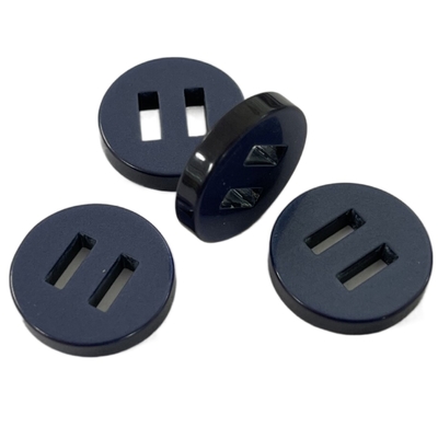 Les doubles boutons plats de résine en plastique de fente avec 2 le trou 28L bleu-foncé s'appliquent pour la couture