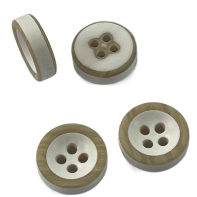 Rond en plastique de Little Brown Rim With Wooden Effect 16L de boutons de Brown de chemise