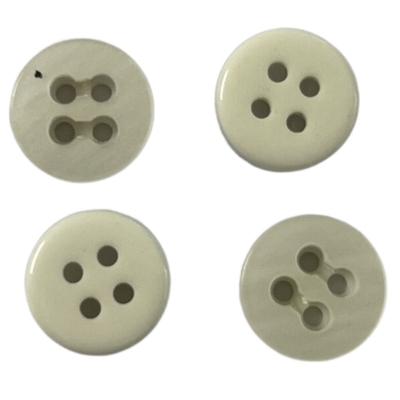 Quatre couches 4 boutons en plastique de trou avec la fente deux sur le visage et le 20L s'appliquent pour la couture