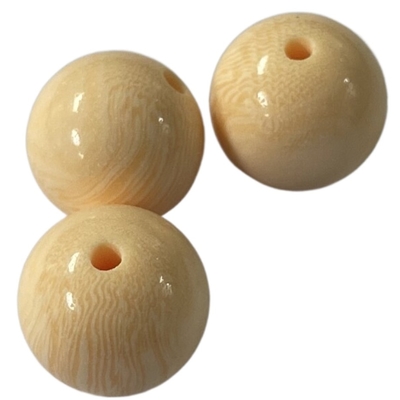 La perle en plastique de fantaisie se boutonne avec une utilisation de l'effet 24L en bois de Faux de trou sur des accessoires de vêtement