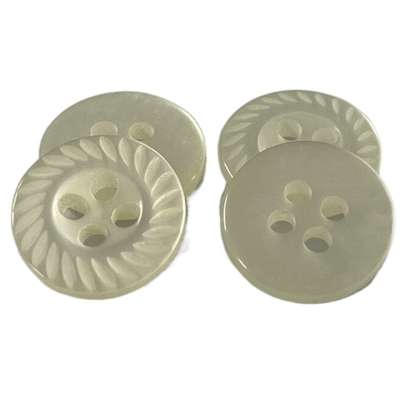 Outre de l'effet en plastique blanc de perle de boutons de chemise avec le pétale Rim In 22L
