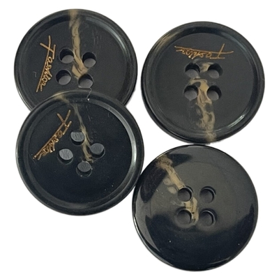 boutons de manteau 32L en plastique peignant la couleur sur Logo Use For Coat Sweater