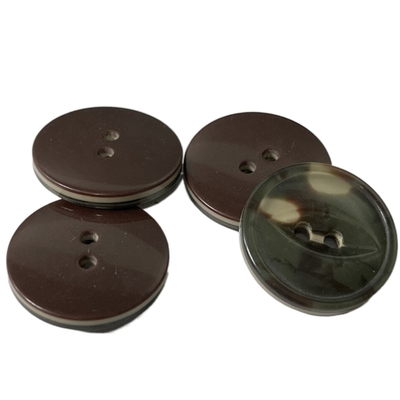 4 boutons en plastique de fantaisie de trou boutons d'oeil de poissons de 3 couches en service pour le chandail de manteau