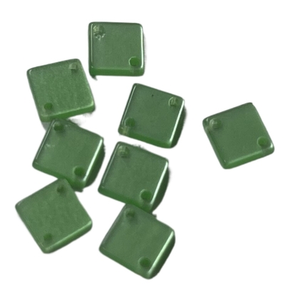 Résine de fantaisie 2-Holes de boutons carrés faits sur commande de couleur verte dans l'utilisation de 6*6mm pour Diy